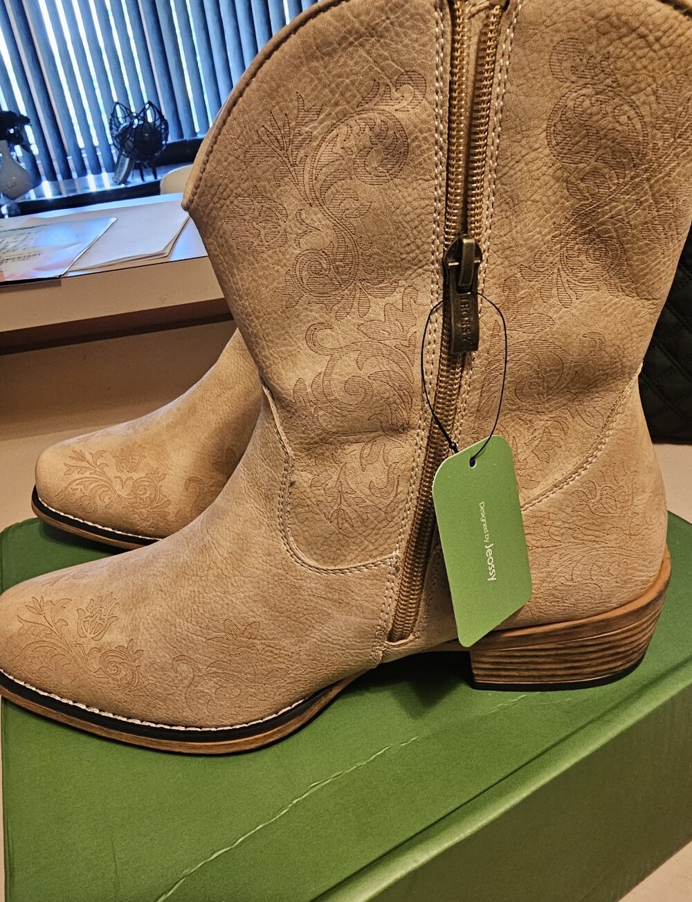 Women's Tan Embossed Short Cowboy  Boots - Comfort Zip Side